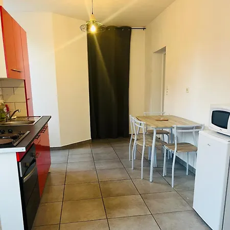 F2 1er Etage Centre Face A L Eglise 公寓 Rugles