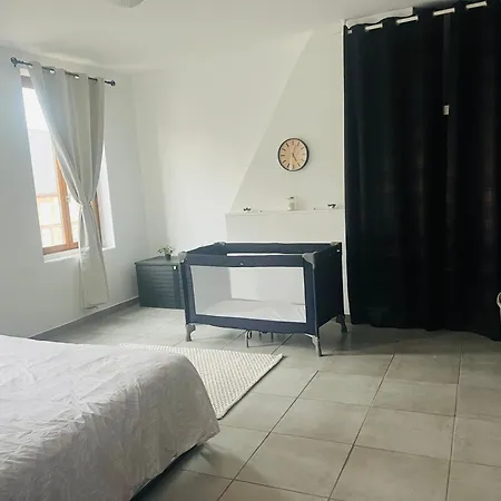 F2 1er Etage Centre Face A L Eglise