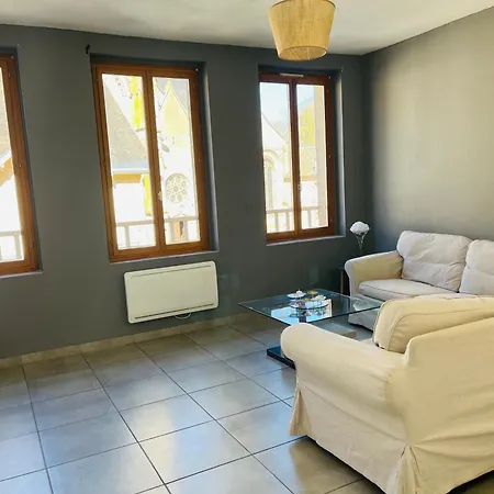 Apartman F2 1er Etage Centre Face A L Eglise *